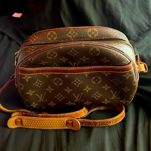 LOUIS VUITTON MONOGRAM BLOIS VINTAGE CROSSBODY BAG.